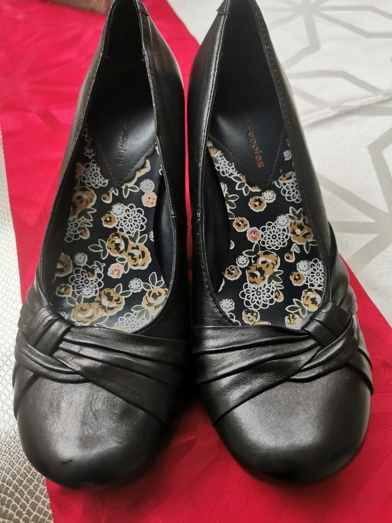 Superbes escarpins noirs pour femmes de la marque Hush Puppi, Vêtements | Femmes, Chaussures, Escarpins, Enlèvement ou Envoi