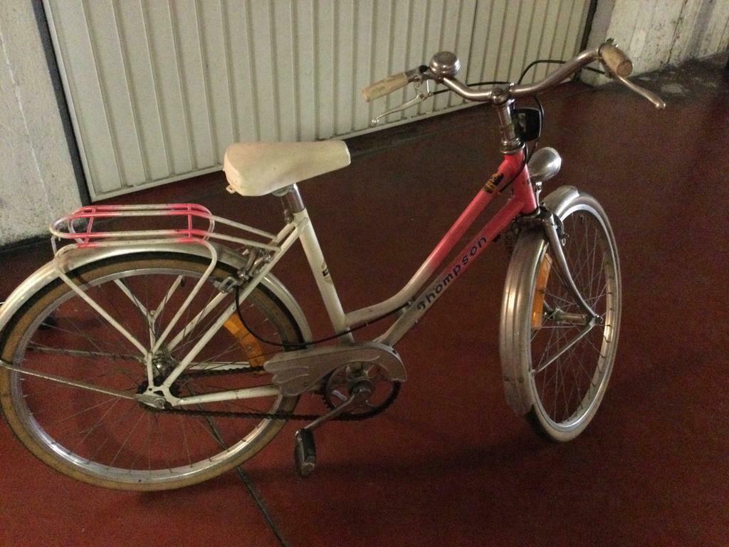Vélo rose et blanc, Vélos & Vélomoteurs, Utilisé