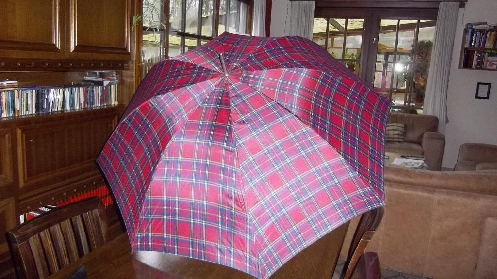 Parapluie large et robuste, Enlèvement, Comme neuf, Rouge