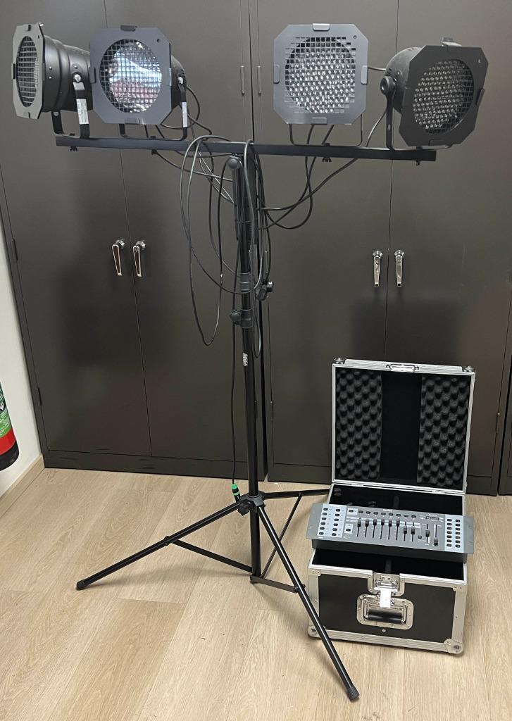 Showtec SM-8/2 DMX controller + 4 PAR set, Enlèvement ou Envoi, Comme neuf, Lumières, Couleur