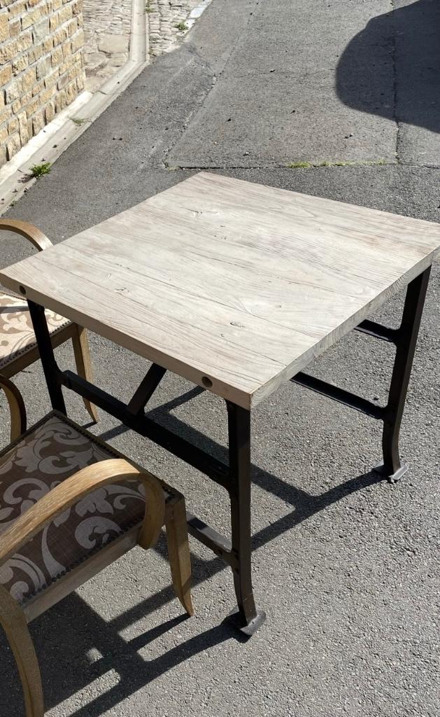 Table « vintage » bois et pied fer forgé, Enlèvement