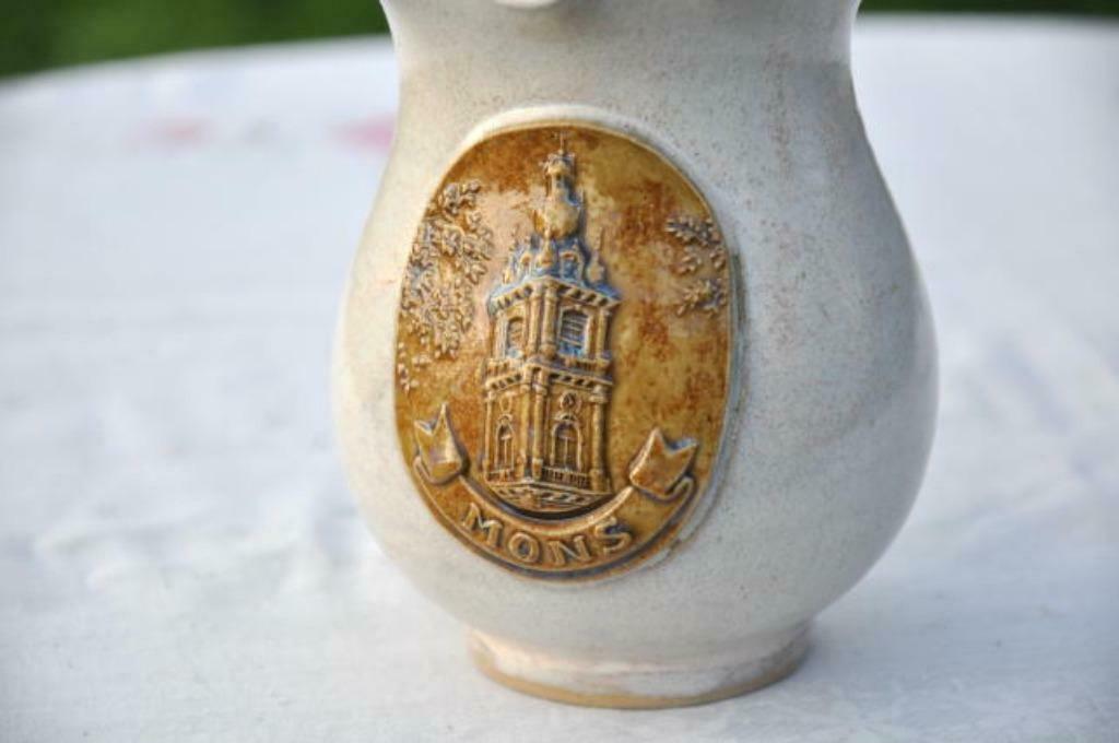 § vase en gres bouffioulx beffroi de mons, Enlèvement ou Envoi
