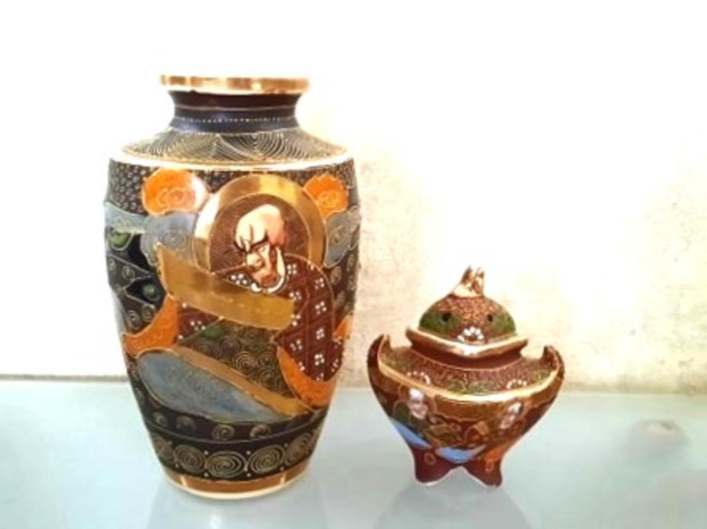 Mooie oude set van vaas en wierook potje (Satsuma) Uit Japan, Antiek en Kunst, Ophalen of Verzenden