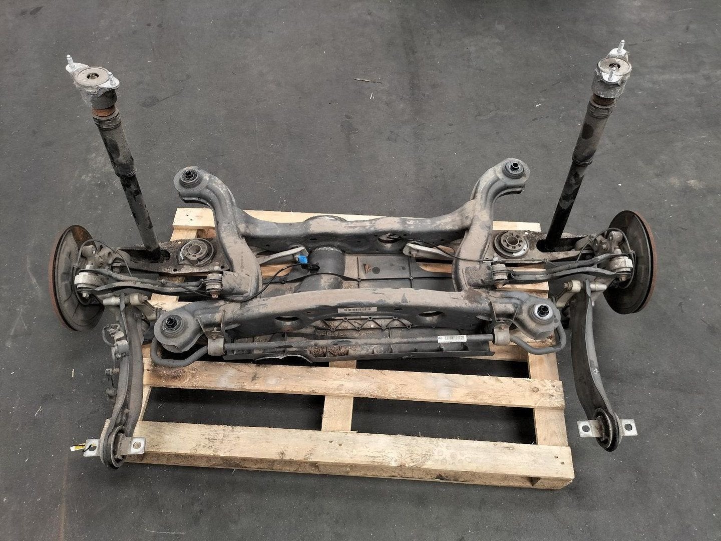 MERCEDES GLA CLASS 156 GLA200 Premium Plus  OPHANGING ACHTER, Enlèvement ou Envoi, Utilisé, ARN reconnu