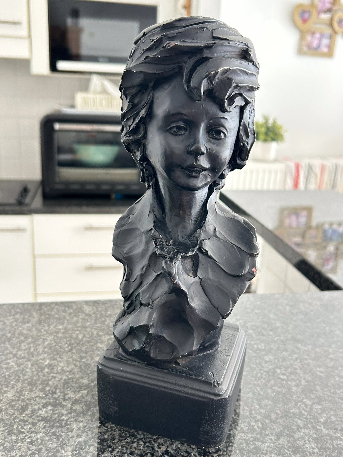 Antieke bust van  jongemeisje gesigneerd, Enlèvement ou Envoi