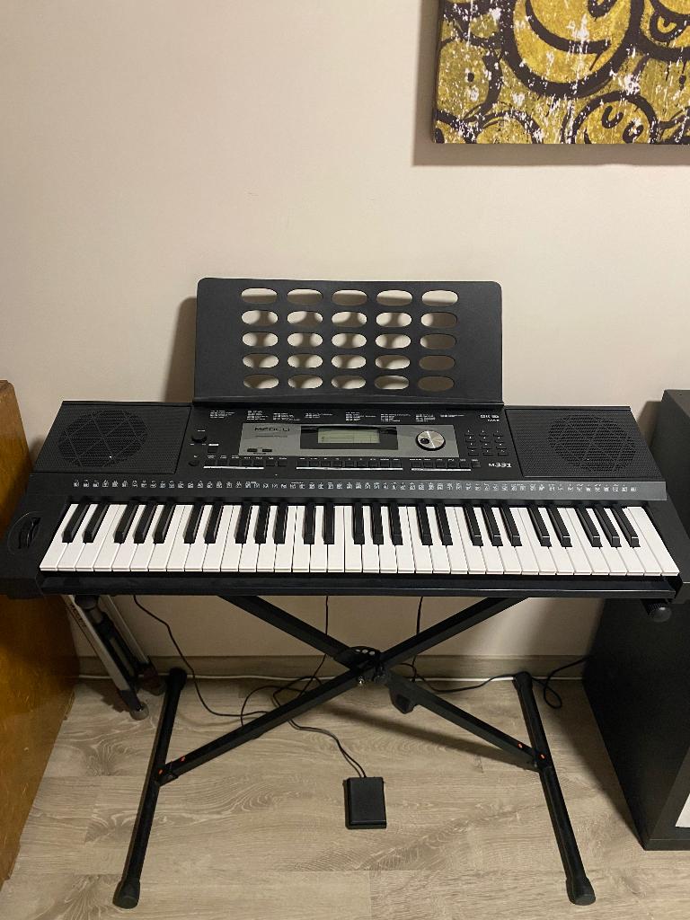 Keyboard/Piano Medeli M331 + statief + pedaal, Ophalen, 61 toetsen, Zo goed als nieuw, Medeli