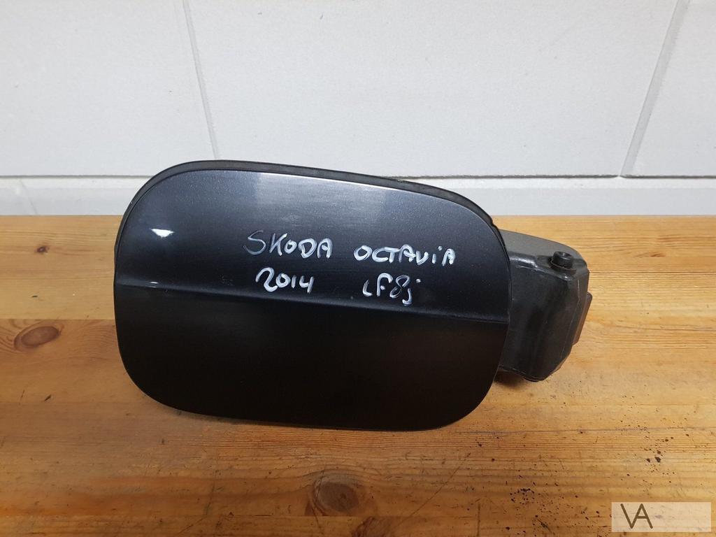 Skoda Octavia 2013 - 2019 tankklep benzine zwart LF9R €30, -, Utilisé, Skoda, Porte