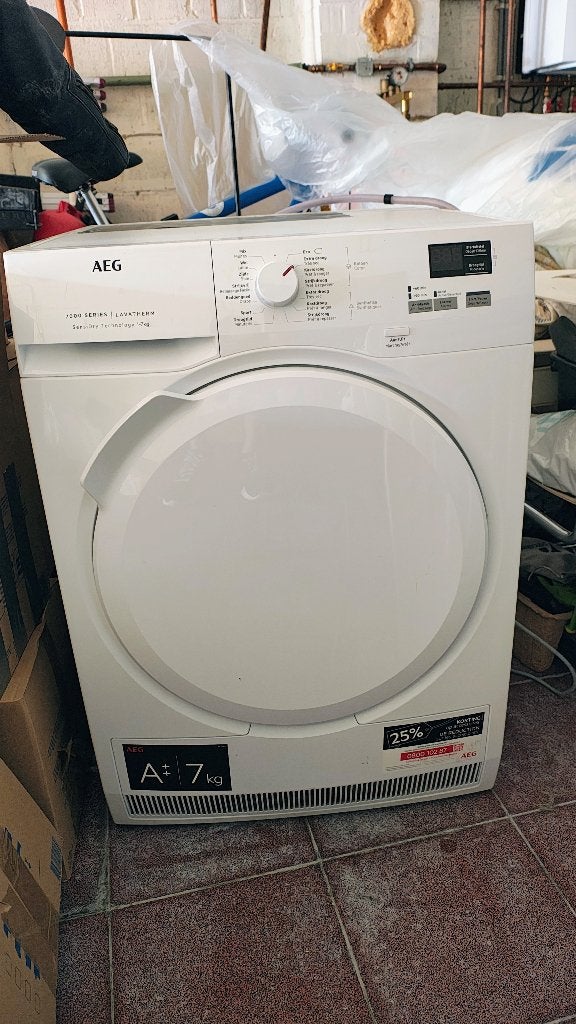 Sèche-linge AEG Serie 7000 (T7DBP7455) - Pompe à chaleur, Electroménager, Sèche-linge, 6 à 8 kg, Classe énergétique A ou plus économe