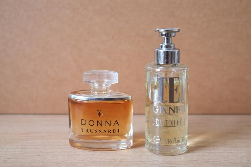 Mini parfums italien Ferré&Trussardi lot vintage faire offre, Collections, Parfums, Comme neuf, Miniature, Plein, Enlèvement ou Envoi