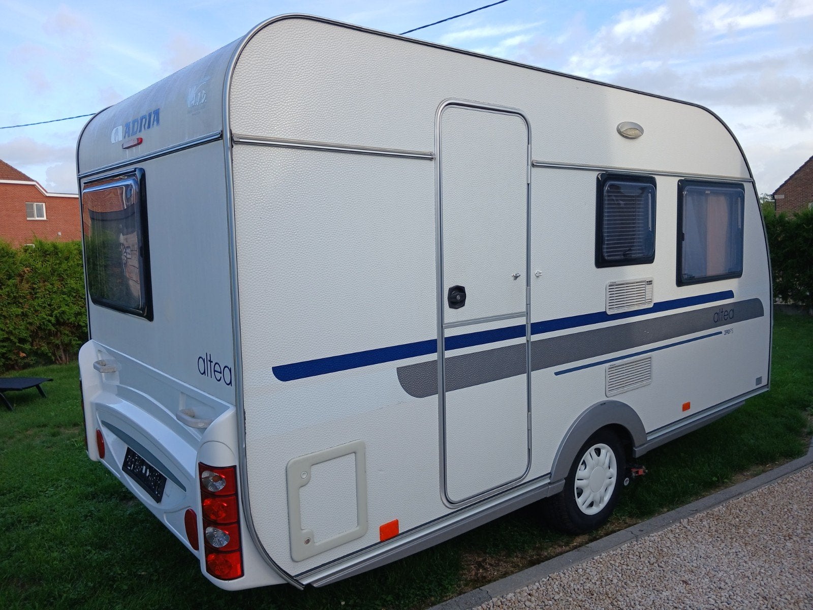 Caravan adria altea 390 ps met voortent en mover, Standaardzit, 750 - 1000 kg, Particulier, Kachel