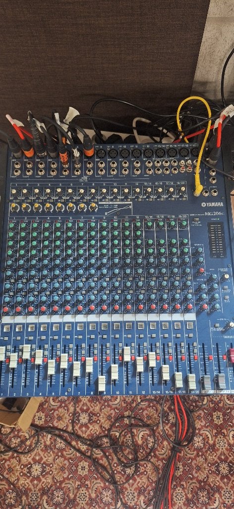 Yamaha MG206c 20 kanaals mixer, Muziek en Instrumenten, Mengpanelen, Ophalen of Verzenden, Gebruikt, 10 tot 20 kanalen, Microfooningang