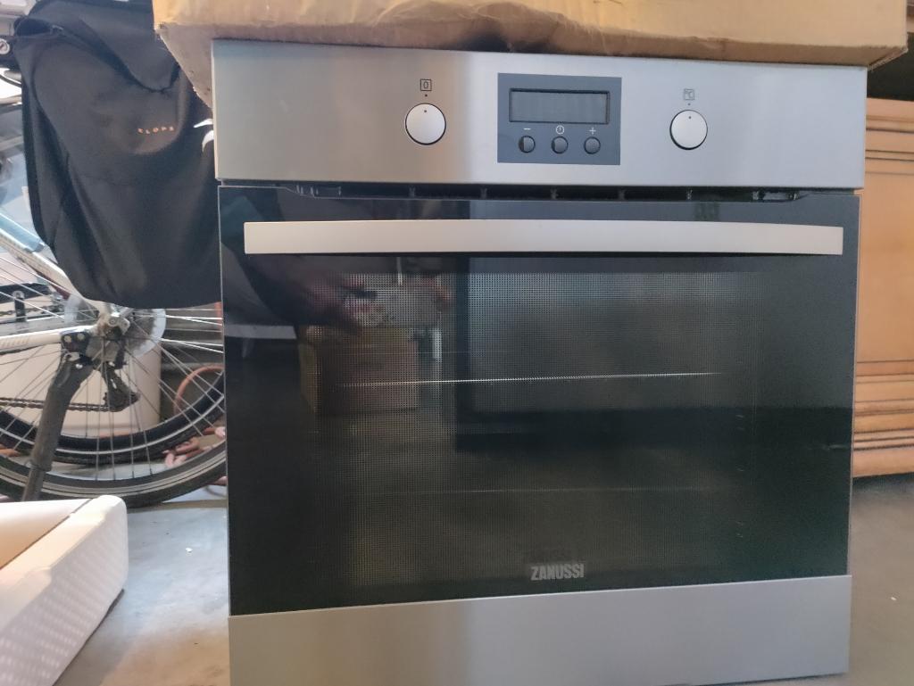 Four encastrable Zanussi + Pyrolyse, Electroménager, Encastré, 45 à 60 cm, Enlèvement, Utilisé