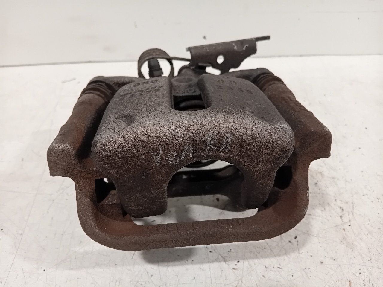 Remklauw rechts achter Volkswagen Caddy, Onderdelen@venauto.nl, Van der Ven Autorecycling B.V., Gebruikt, Ettenseweg 76, 4706 PB Roosendaal, The Netherlands