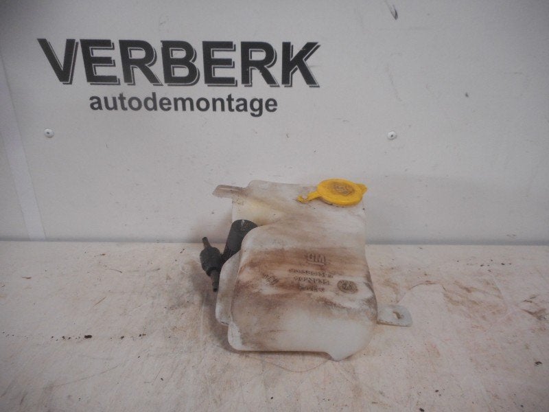 RUITENSPROEIERPOMP + RESERVOIR Opel Corsa B (73 / 78 / 79), Gebruikt, Opel, Opel Automobile GmbH, Kontakt-opel@opel.com