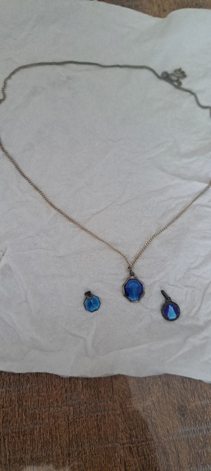 Collier argenté avec 3 pendentifs religieux, Bijoux, Sacs & Beauté, Enlèvement, Argent, Argent
