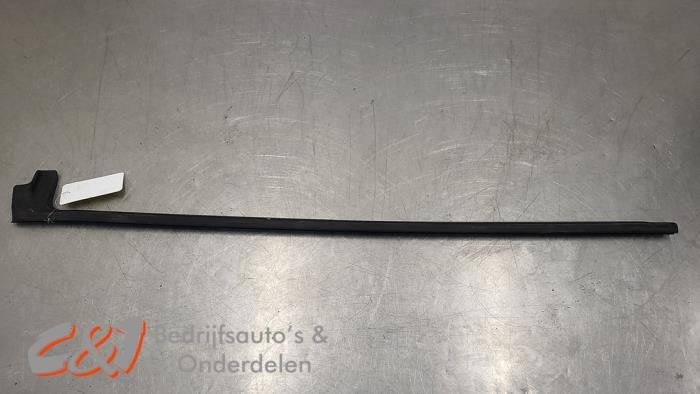 Schuifdeur Rubber rechts van een Mercedes Vito, Gebruikt, -, Ophalen of Verzenden, -