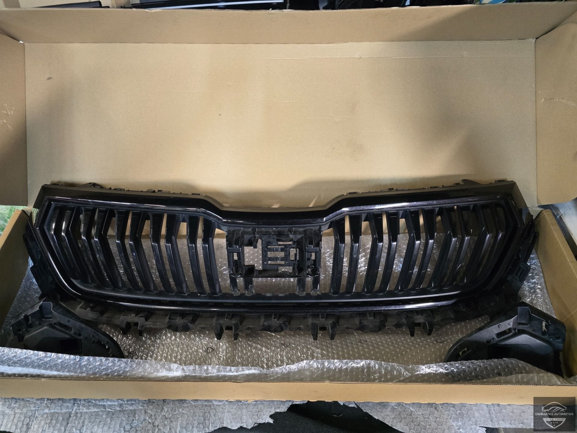 Calandre d'origine Skoda Kodiaq Facelift 21+ ! 656853653G, Infoline@skoda-auto.cz, Tr. Vaclava Klementa 869
293 01  Mlada Boleslav, CZ