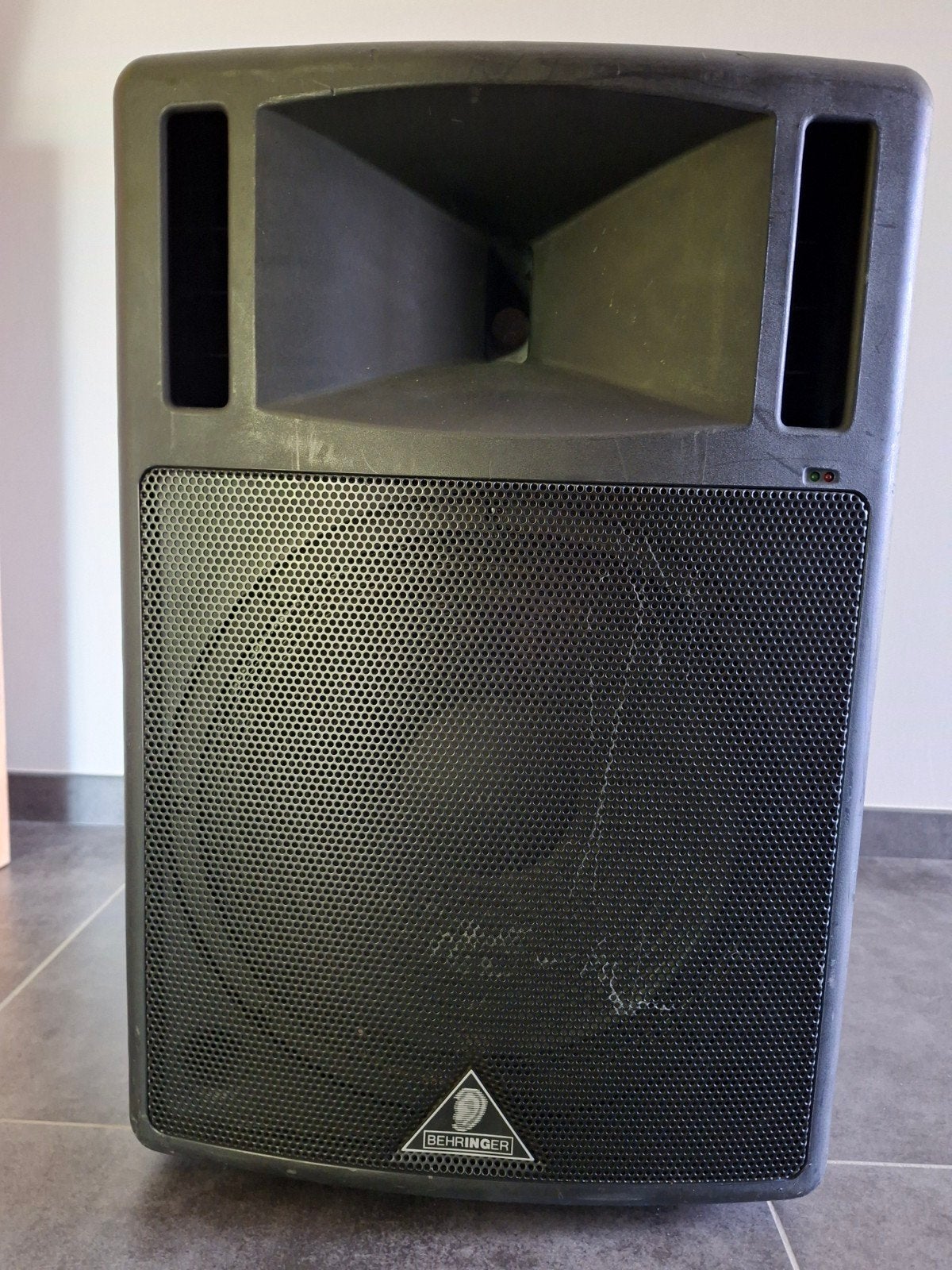 Actieve PA speaker 15 inch Behringer B300, Ophalen, Gebruikt, Minder dan 500 watt, Monitor(versterker)