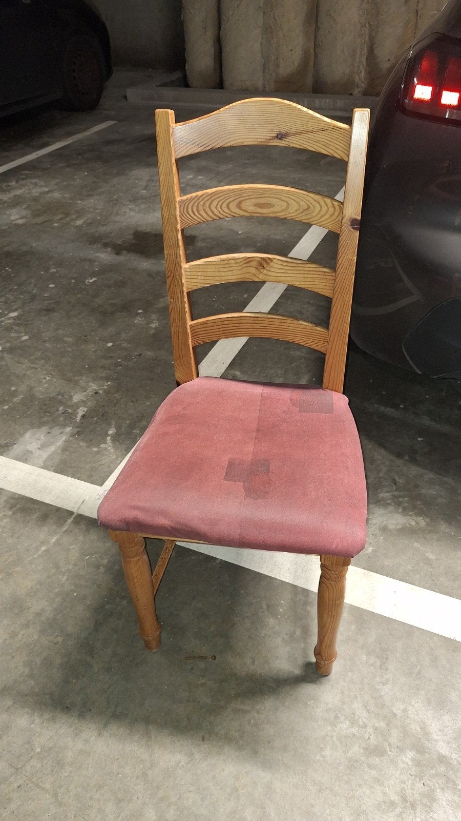 Houten stoelen, Ophalen