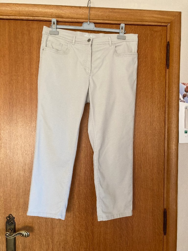 Lichtgrijze 3/4 broek, Zerres, maat 44, Kleding | Dames, Maat 42/44 (L), Ophalen of Verzenden, Zo goed als nieuw, Driekwart