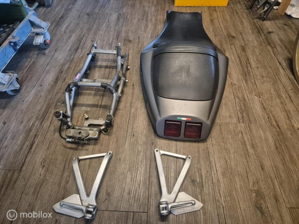 Achterframe achterzit kontje biposto 748 916 996 998 senna, Enlèvement ou Envoi, Factorystore.service@ducati.com, Via Antonio Cavalieri Ducati, 74/5, 74/6, 40132 Bologna BO