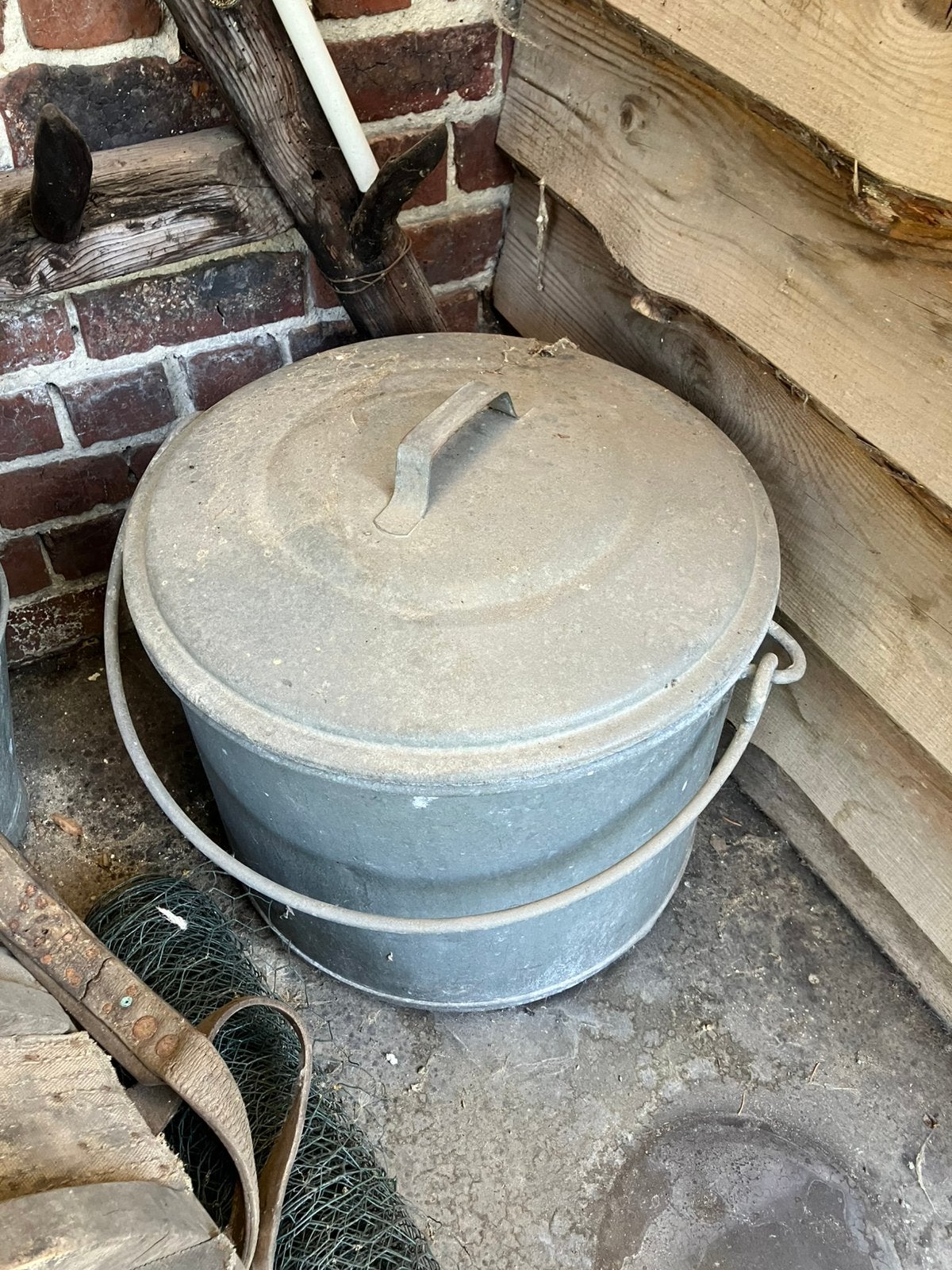 oude zinken wasketel of kookketel, Ophalen
