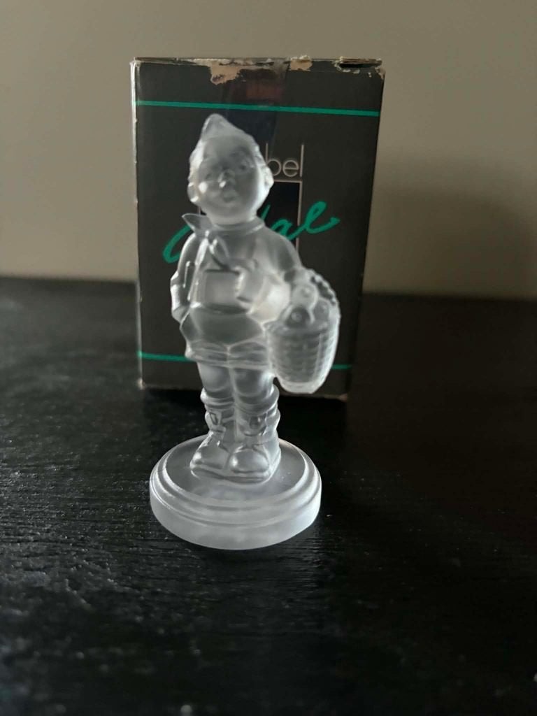 Hummel Goebel Crystal Village boy, Verzamelen, Ophalen of Verzenden, Zo goed als nieuw, Hummel