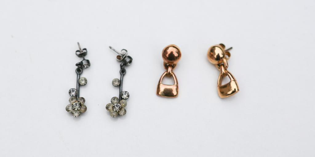 2 jolies paires de boucles d'oreilles, Bijoux, Sacs & Beauté, Boucles d'oreilles, Enlèvement ou Envoi, Comme neuf, Autres couleurs