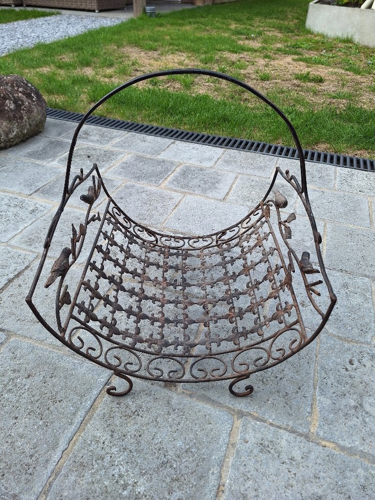 Gietijzeren mand, Ophalen