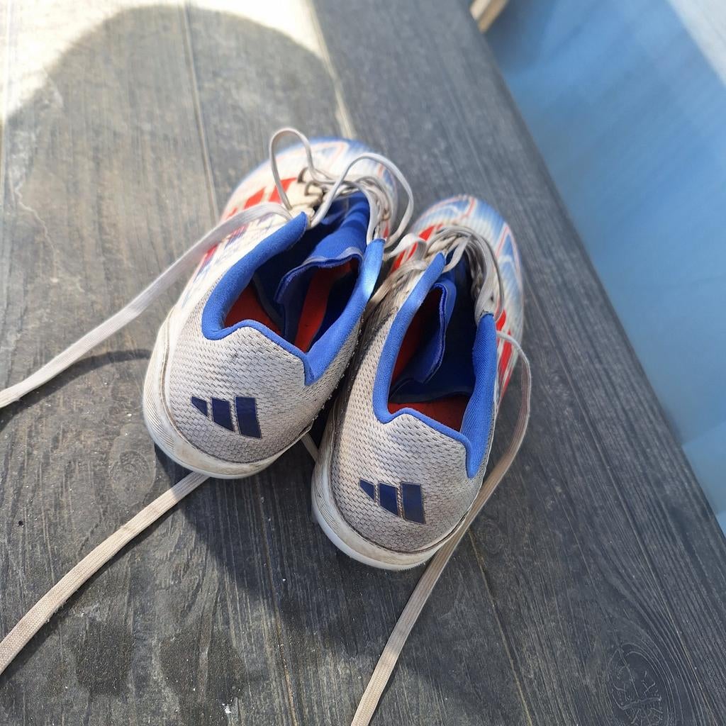 Adidas Voetbalschoenen - Maat 39,5, Sport en Fitness, Ophalen, Adidas