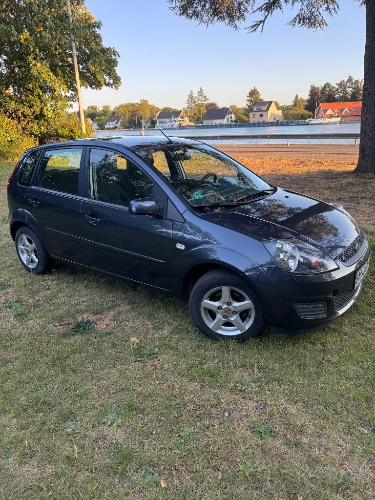Ford, Autos, Achat, Boîte manuelle, Entretenue par le concessionnaire, 1300 cm³