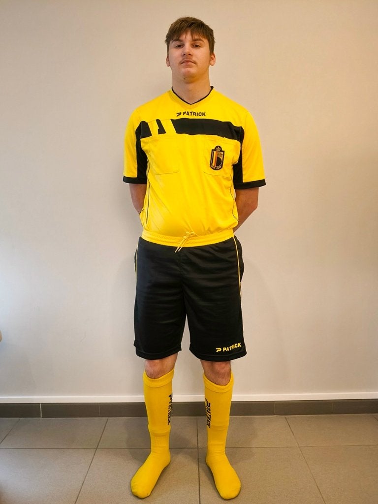 Tenue d'arbitre officielle complète de Patrick — 4 tenues, Sports & Fitness, Taille L, Enlèvement ou Envoi, Comme neuf, Set