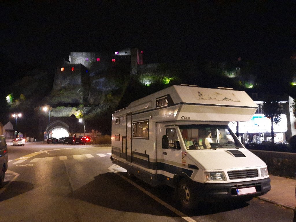 NIESMANN BISCHOFF CLOU TREND 670F (nieuwe motor), Caravans en Kamperen, Vloeistofverwarming, Détecteur de fumée, Particulier, Meer dan 6
