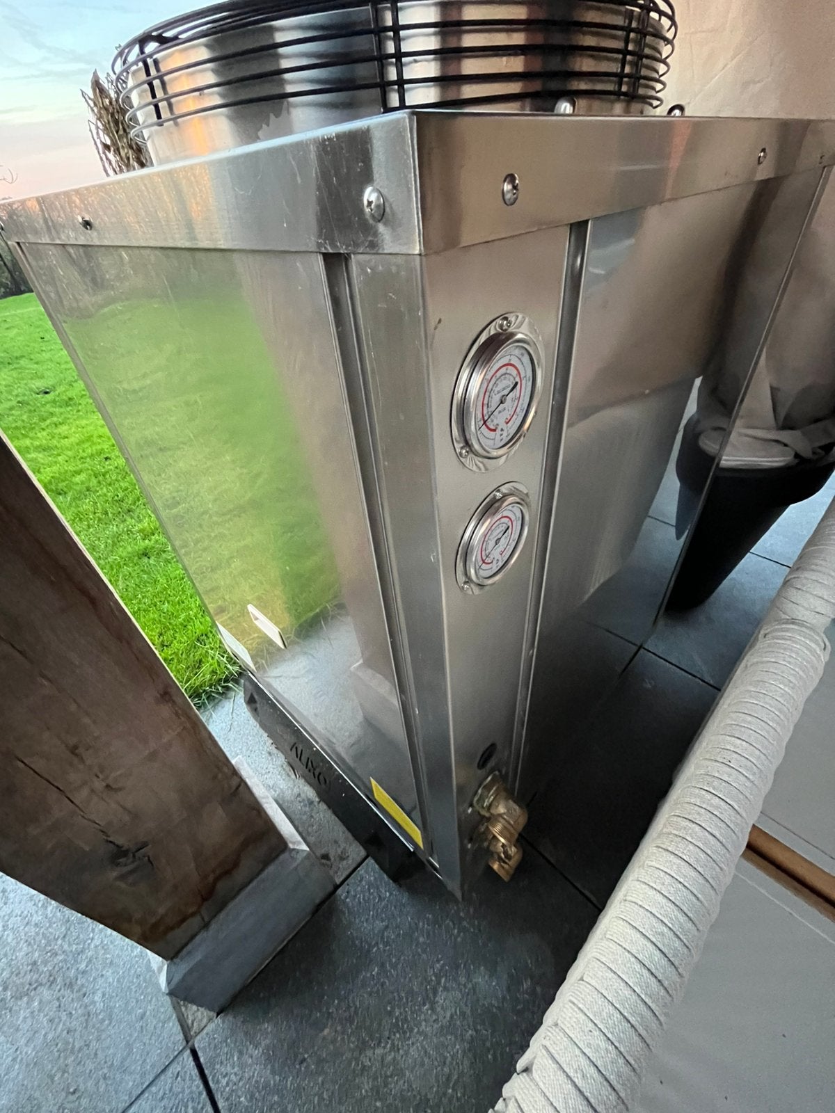Warmtepomp 28kw cv en warm water, Ophalen of Verzenden, Zo goed als nieuw, Radiator