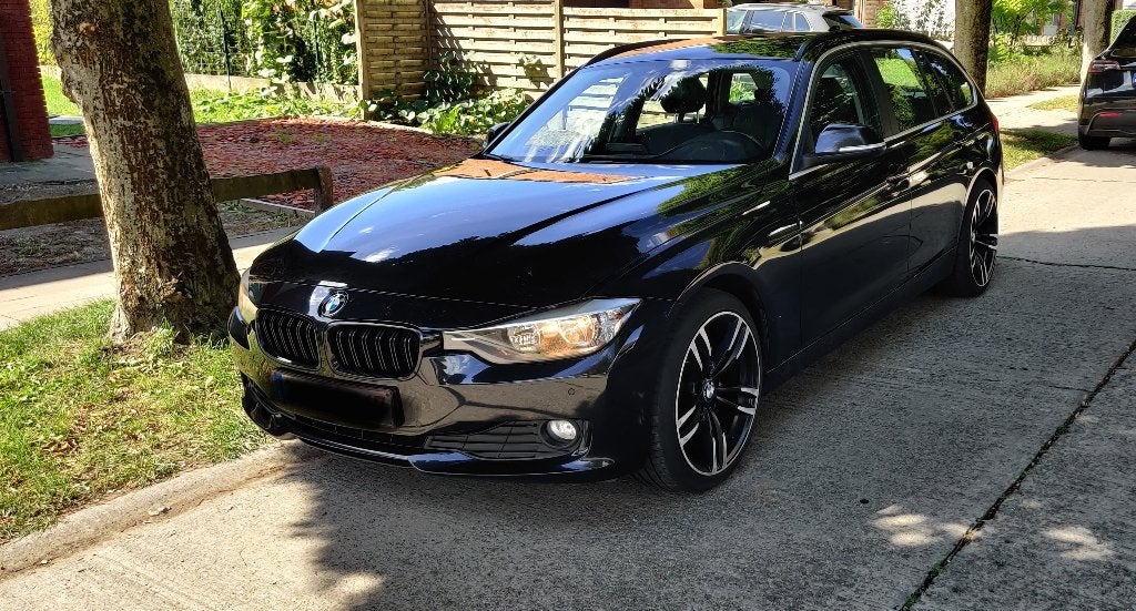 BMW 318d F31 Touring -2014-Goed Onderhouden-Met Wintervelgen, Autos, BMW, Euro 5, Achat, Boîte manuelle, Noir