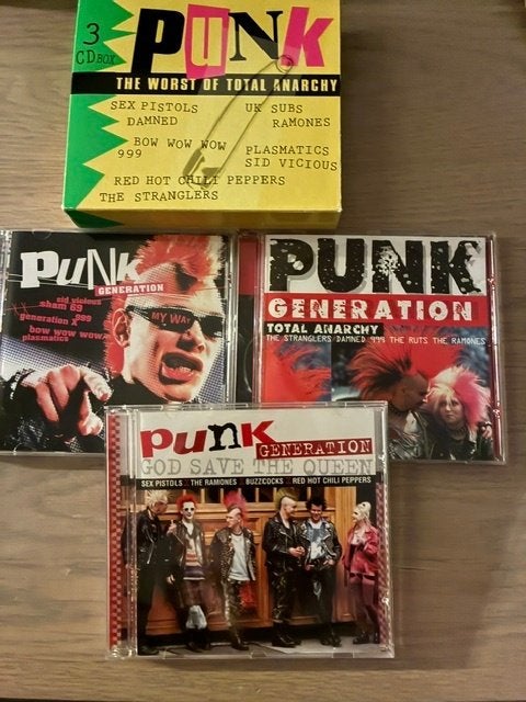 CD Punk - The worst of total Anarchy, CD & DVD, Enlèvement ou Envoi, Comme neuf, Punk rock, Compilation