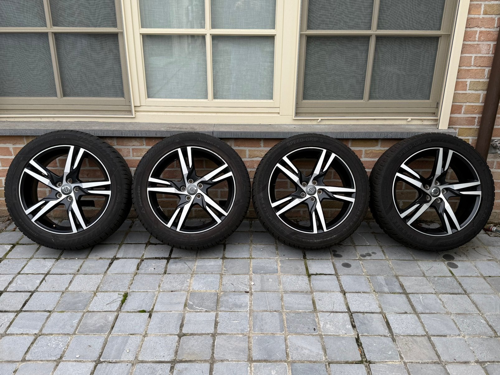 Volvo xc40 xc60 xc90 19inch r desig velgen met winterbanden, Auto-onderdelen, Banden en Velgen, Winterbanden, 235 mm, Ophalen