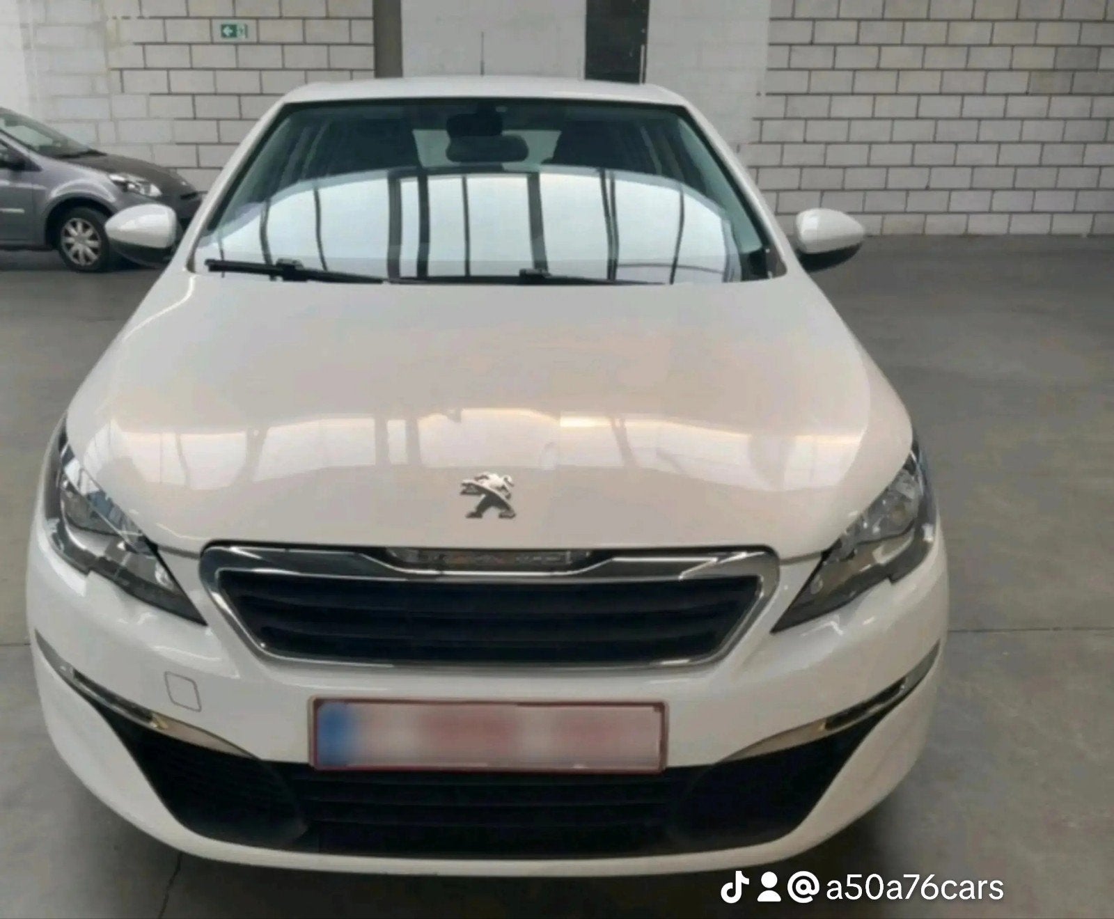 Peugeot 308 1.2 benzine euro6b Eerste eigenaar, Voorwielaandrijving, Dealer onderhouden, Euro 6, Wit
