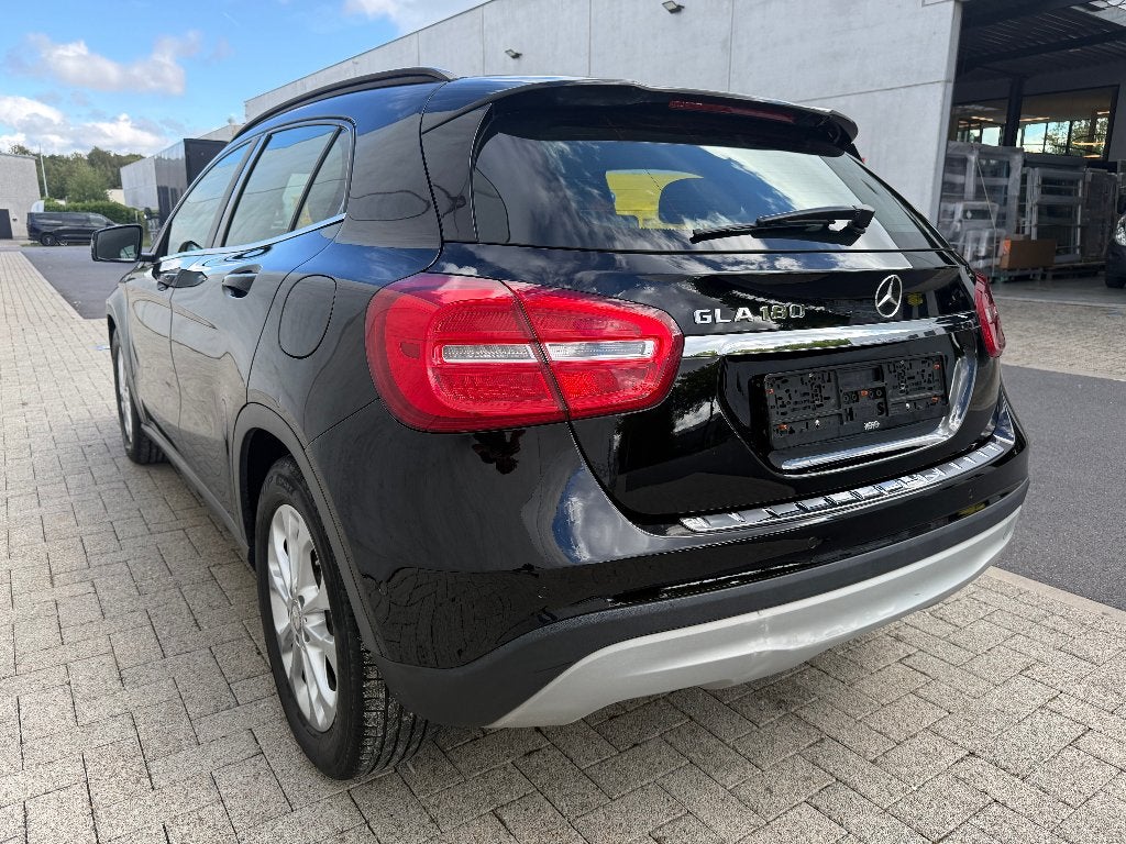 Mercedes-Benz GLA 180, Autos, Euro 6, Entreprise, 1435 kg, Noir