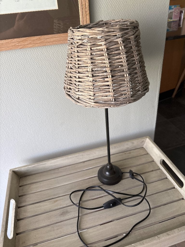 Lampe en osier, Matériau naturel, Avec prise, Comme neuf, Enlèvement