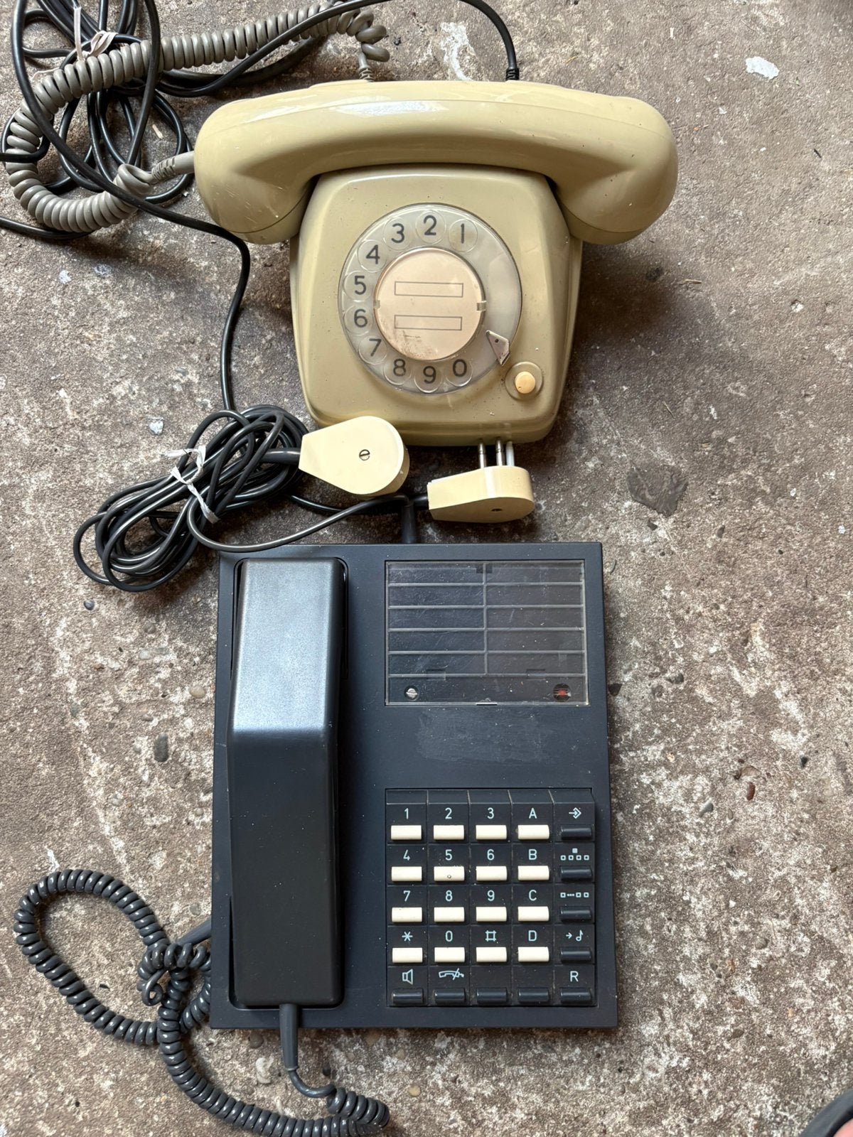 Ancien téléphone RTT, Enlèvement, Utilisé
