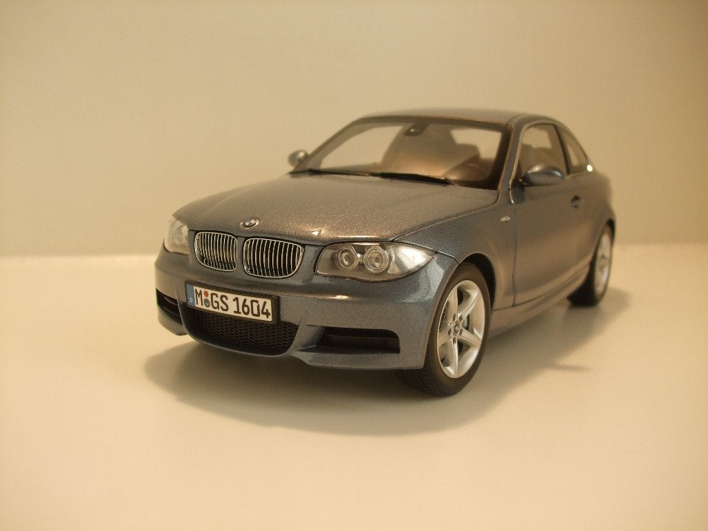 BMW 135i E82 2007 Kyosho BMW Dealer Edition 1/18 NIEUW, Ophalen of Verzenden, Nieuw, Auto, Kyosho