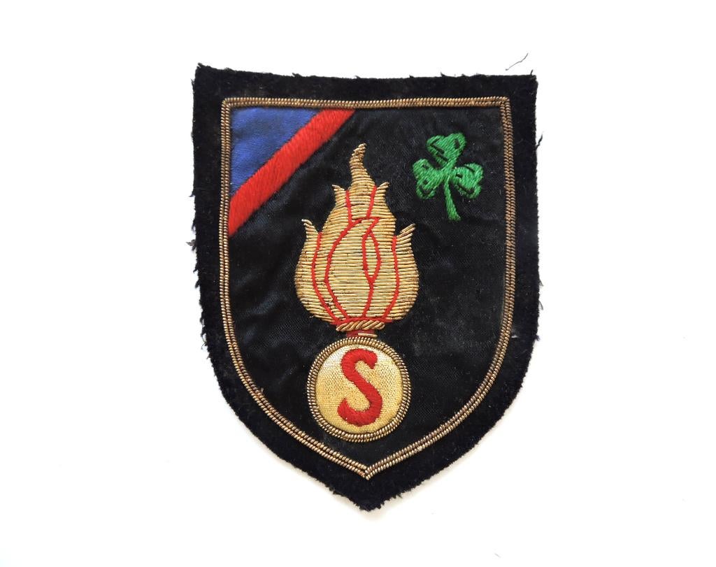 1944-1945 4e BRIGADE IRELAND „STEENSTRAETE” -Badge, Verzamelen, Ophalen of Verzenden