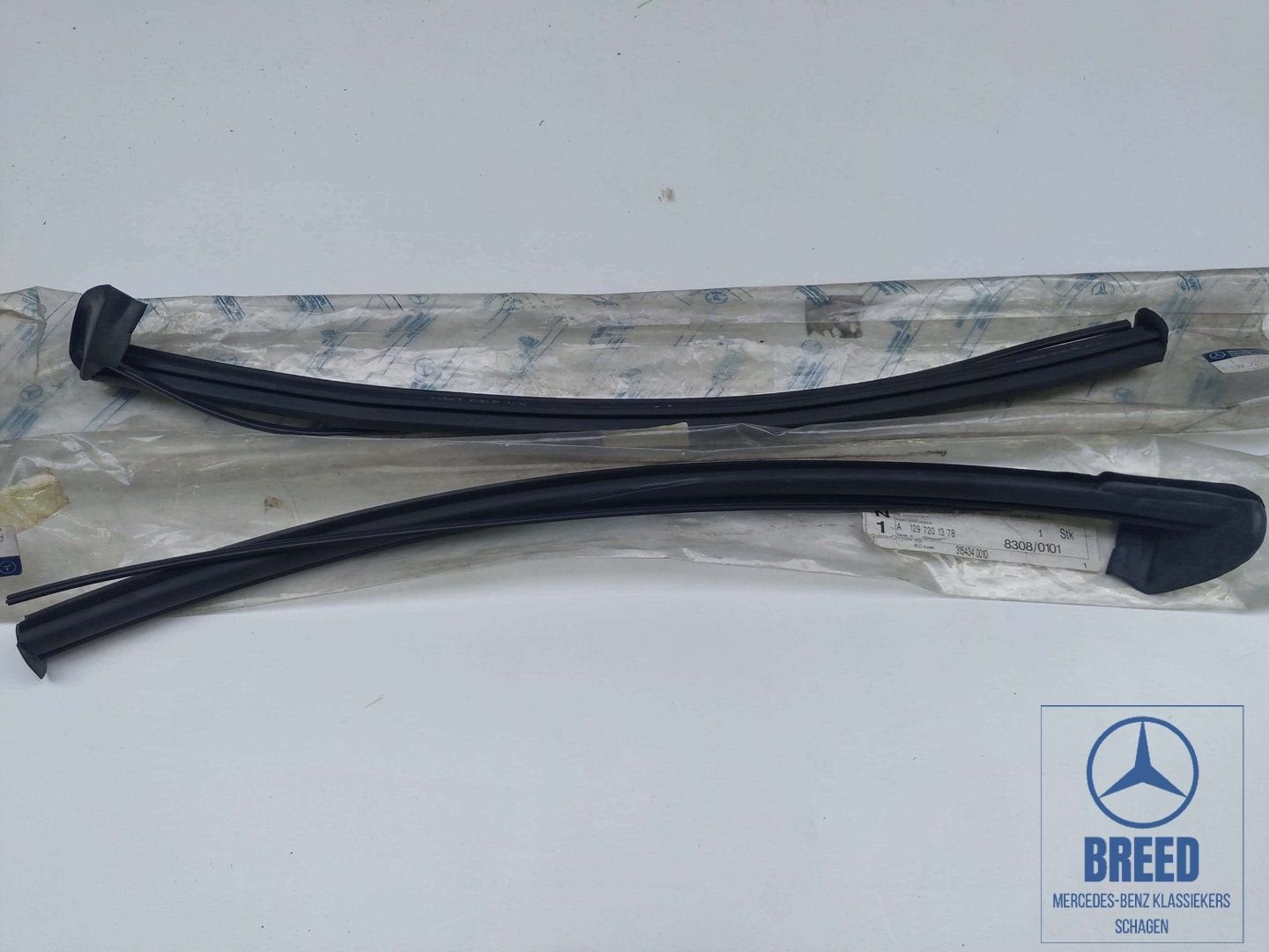 NOS set A-stijl-zijraamrubbers L+R voor Mercedes-Benz R129, Neuf, -, -, Enlèvement ou Envoi