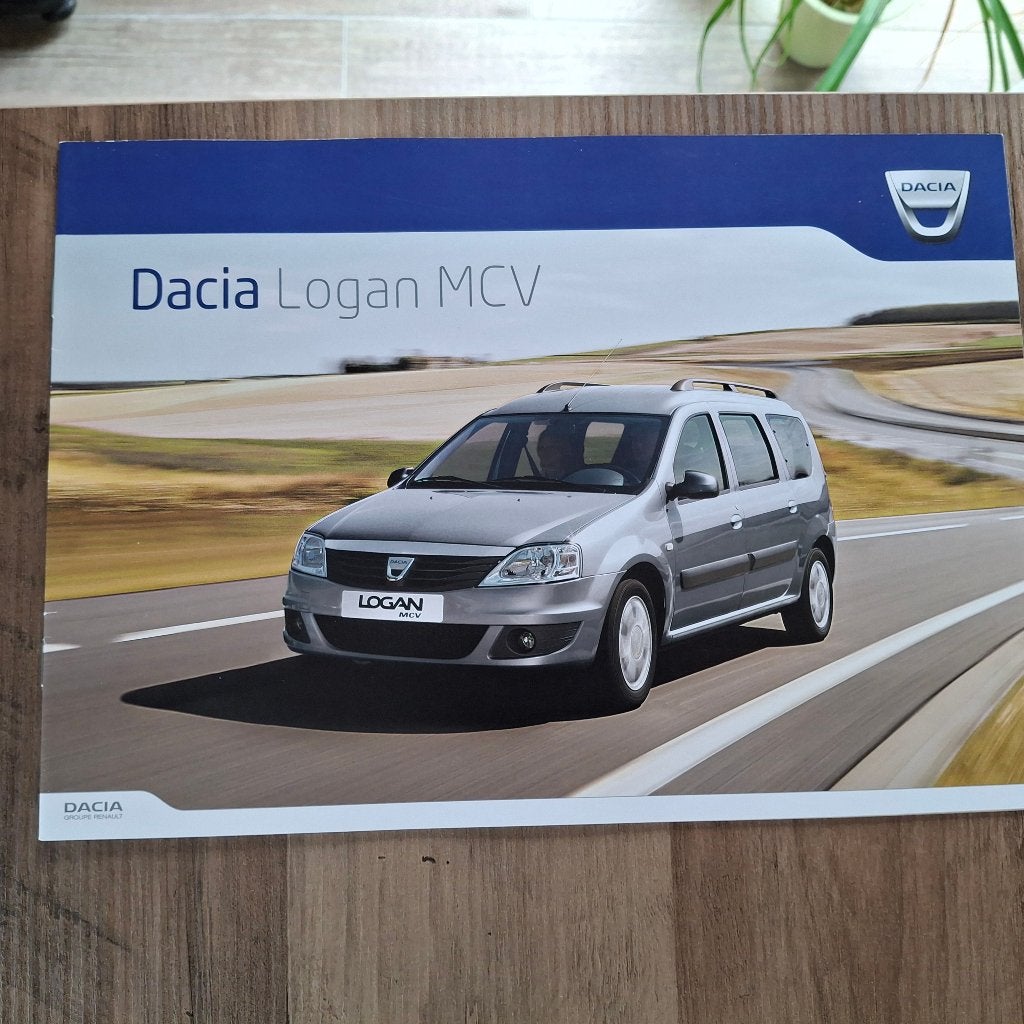 DACIA LOGAN MCV  NOVEMBER 2010, Livres, Enlèvement ou Envoi, Neuf, Autres marques