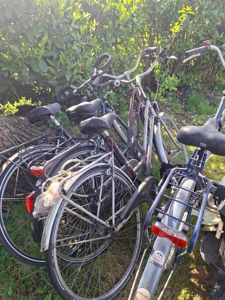 4 fietsen ter herstelling of voor stukken, Ophalen