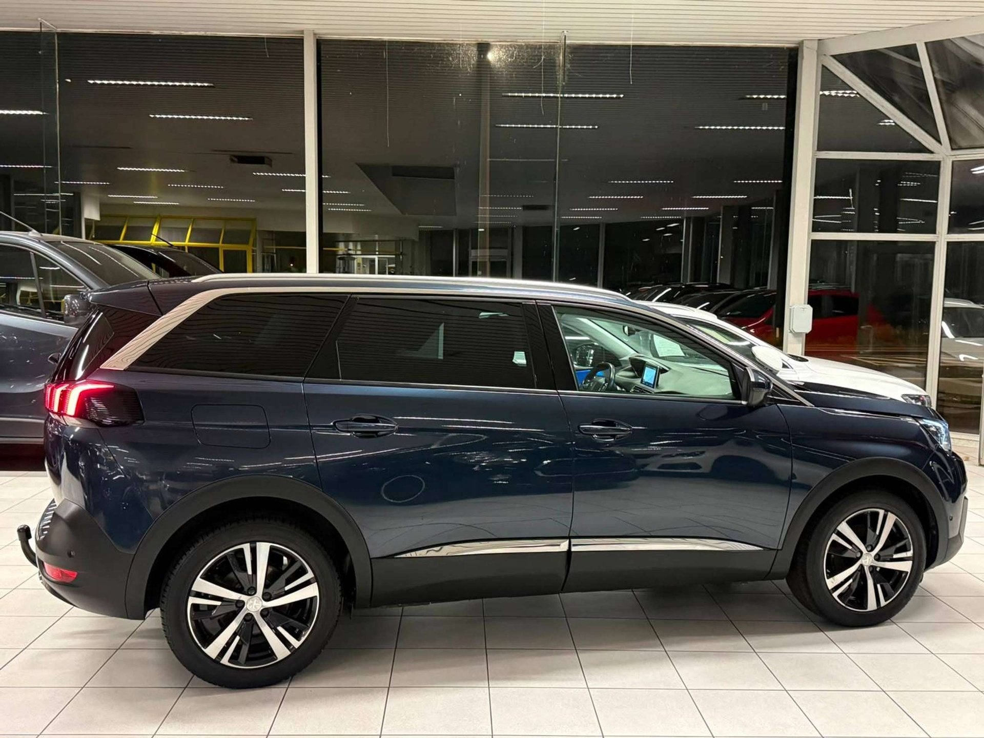 Peugeot 5008 5008 1.2i, Auto's, Peugeot, Dealer onderhouden, Gebruikt, Euro 6, Multifunctioneel stuurwiel