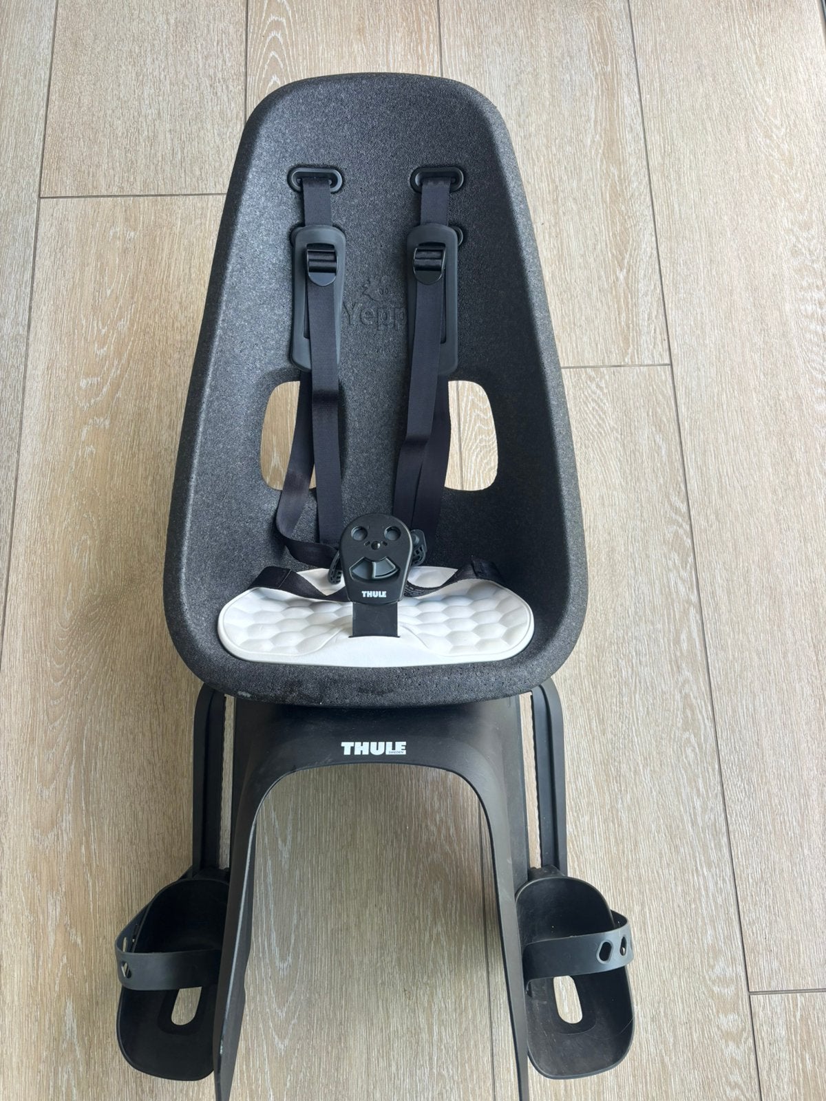 Thule Yepp Nexxt maxi fietsstoel, Fietsen en Brommers, Achterzitje, Ophalen, 15 t/m 25 kg, Gebruikt