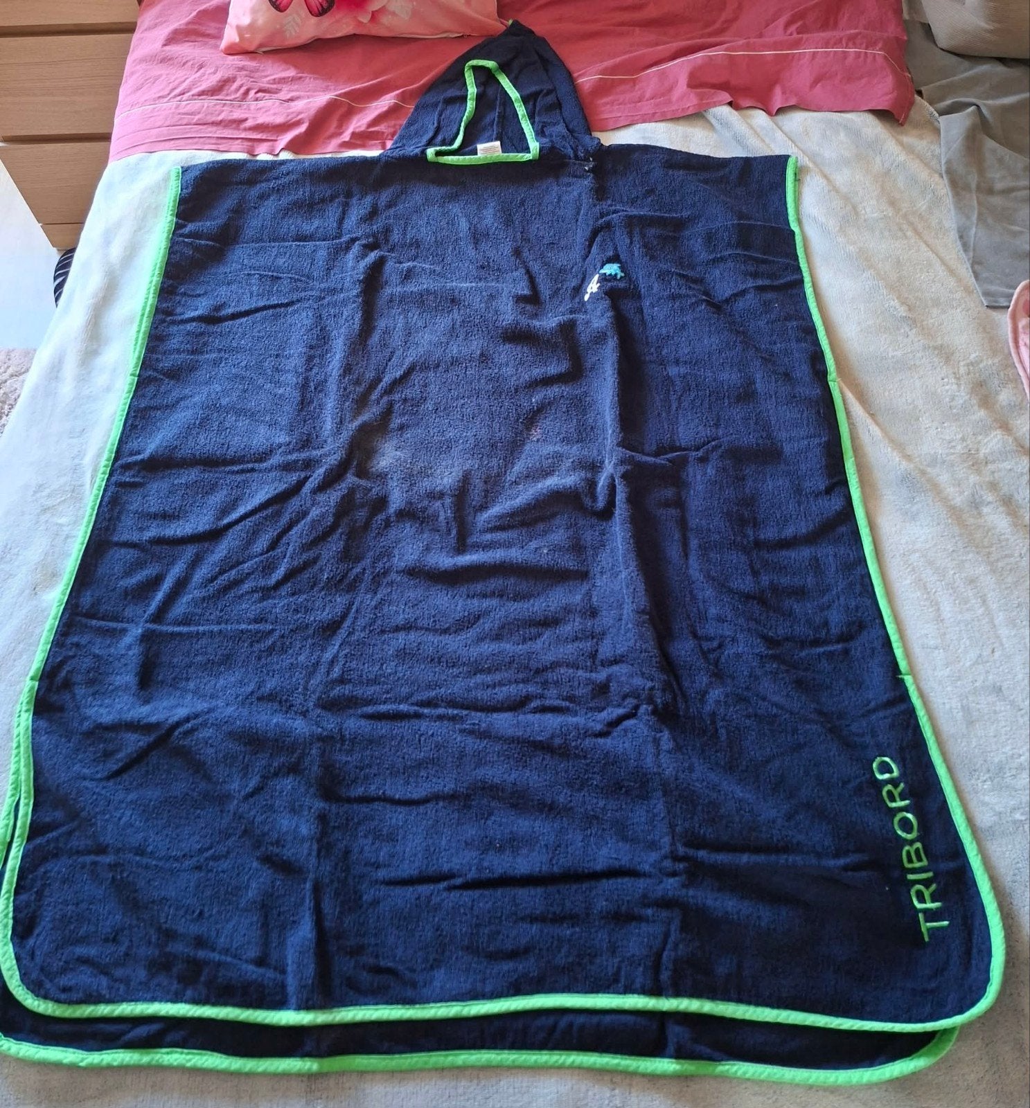 Surf poncho, donkerblauw, Sports nautiques & Bateaux, Vêtements nautiques, Enlèvement ou Envoi, Comme neuf, Femme ou Homme, Autres types