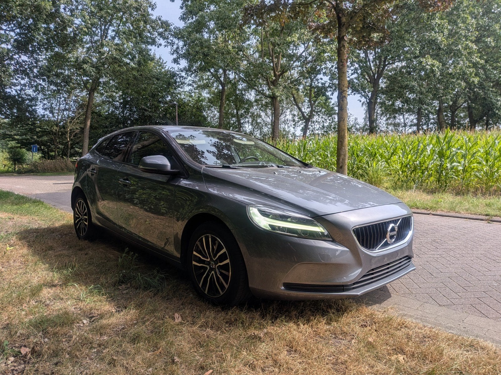 Volvo V40 1.5 T2, Auto's, Volvo, Stof, Zwart, 1490 cc, 5 zetels